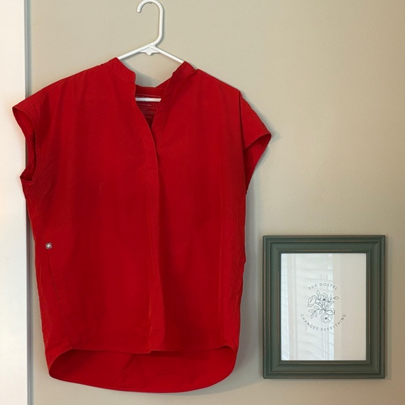 FIGS Small Red Scrub Top - Picture 1 of 1